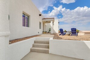 House (5 Bedrooms) | Interior - Poolside Relaxation: Group-friendly Home in Havasu (Lake Havasu City)