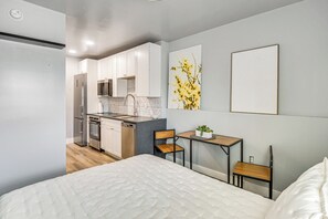 Apartment (0 Bedroom) | Interior - Steps to Sand: Studio Stay in Daytona Beach! (Daytona Beach)