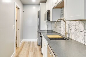 Apartment (0 Bedroom) | Interior - Steps to Sand: Studio Stay in Daytona Beach! (Daytona Beach)