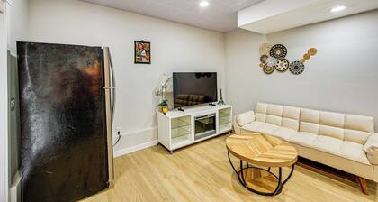 1 Mi to Puget Sound Shores: Modern Des Moines Apt!