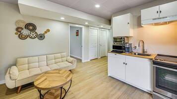 Apartment (2 Bedrooms) | Front of property