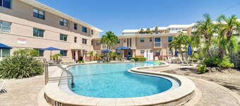 Steps to St Pete Beach: Condo w/ Pool Access