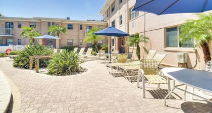 Steps to St Pete Beach: Condo w/ Pool Access