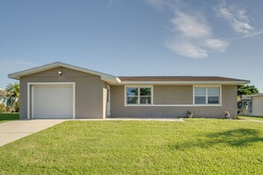 House (2 Bedrooms) | Interior - Canal-front Home w/ Dock & Patio in North Port (North Port)