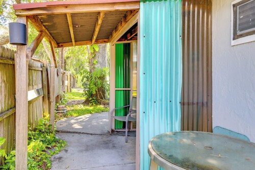 Walkable Studio in Pinellas Park w/ Desk & Patio