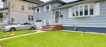 5 Mi to Dtwn Newark: Hillside Vacation Rental