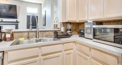 14 Mi to Dtwn Okc: Edmond Gem w/ Fenced Yard!