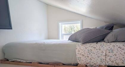 11 Mi to Heavenly Resort: Pet-friendly Tiny Home