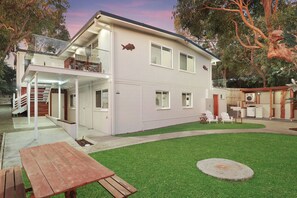 Outdoor dining - Central Point Lookout Beach Unit (Point Lookout)