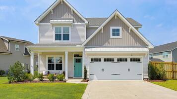 House (4 Bedrooms) | Front of property