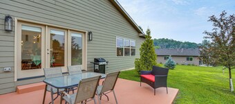 < 1 Mi to Dtwn Pine Island: Updated Home w/ Yard!