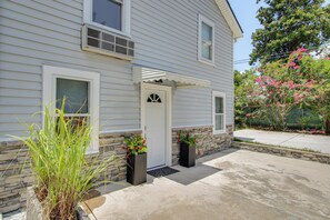 Interior - 2 Mi to USC Campus: Peaceful Apartment w/ Yard (West Columbia)