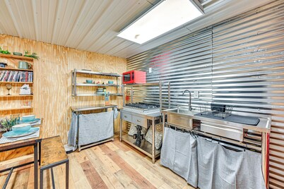 Easy I-30 Access: Cozy Texarkana Apt w/ Essentials