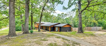 Easy I-30 Access: Cozy Texarkana Apt w/ Essentials