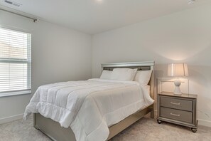 House (5 Bedrooms) | Interior