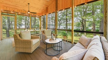 Cottage (2 Bedrooms) | Front of property