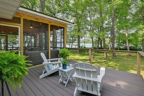 Interior - Waterfront Deck! Chic Lower Scott Lake Cottage (Pullman)