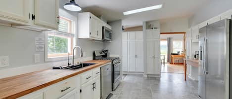 House (3 Bedrooms) | Interior