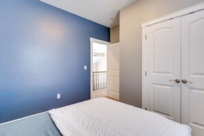 House (3 Bedrooms) | Interior - Backyard Oasis w/ Outdoor Kitchen! Moses Lake Home (Moses Lake)