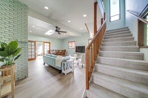 Apartment (2 Bedrooms) | Interior - < 1 Mi to Lake Washington: Peaceful Apt in Kenmore (Kenmore)