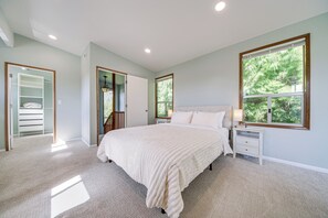 Apartment (2 Bedrooms) | Interior - < 1 Mi to Lake Washington: Peaceful Apt in Kenmore (Kenmore)