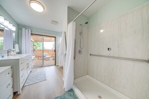 Apartment (2 Bedrooms) | Interior - < 1 Mi to Lake Washington: Peaceful Apt in Kenmore (Kenmore)