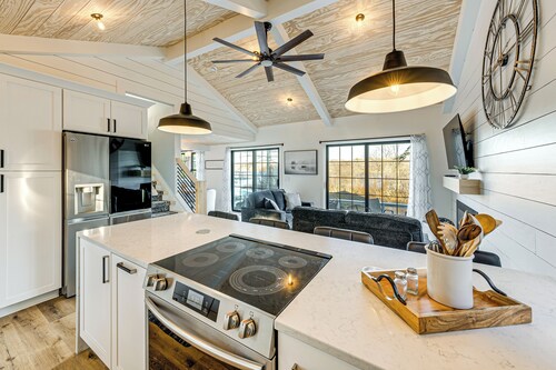 < 1 Mi to Boat Ramp: Lakefront East Troy Cottage