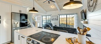 < 1 Mi to Boat Ramp: Lakefront East Troy Cottage