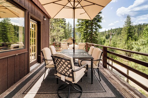 6 Mi to Downieville Downhill: Cabin w/ Mtn Views