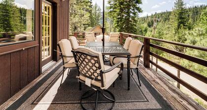 6 Mi to Downieville Downhill: Cabin w/ Mtn Views