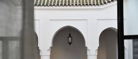 Apartamento superluxo | Cofres nos quartos, Wi-Fi de cortesia