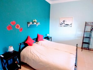 2 chambres, fer et planche à repasser, accès au Wi-Fi (inclus)