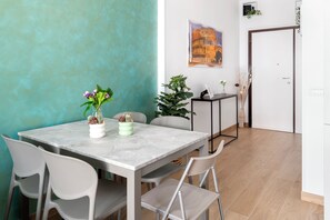 Apartment (2 Bedrooms) | Living area