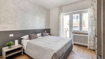 Apartemen (2 Bedrooms) | Ruang kerja ramah laptop, setrika/meja setrika, dan seprai linen