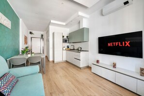 Departamento (2 Bedrooms) | Área de sala de estar | Televisión 