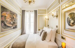 5 habitaciones, caja de seguridad en la habitación y escritorio 