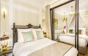5 bedrooms, in-room safe, desk, iron/ironing board - A HISTORIC PARISIAN HERITAGE, WITH DIRECT VIEWS OF THE LOUVRE & THE PALAIS ROYAL (Paris)