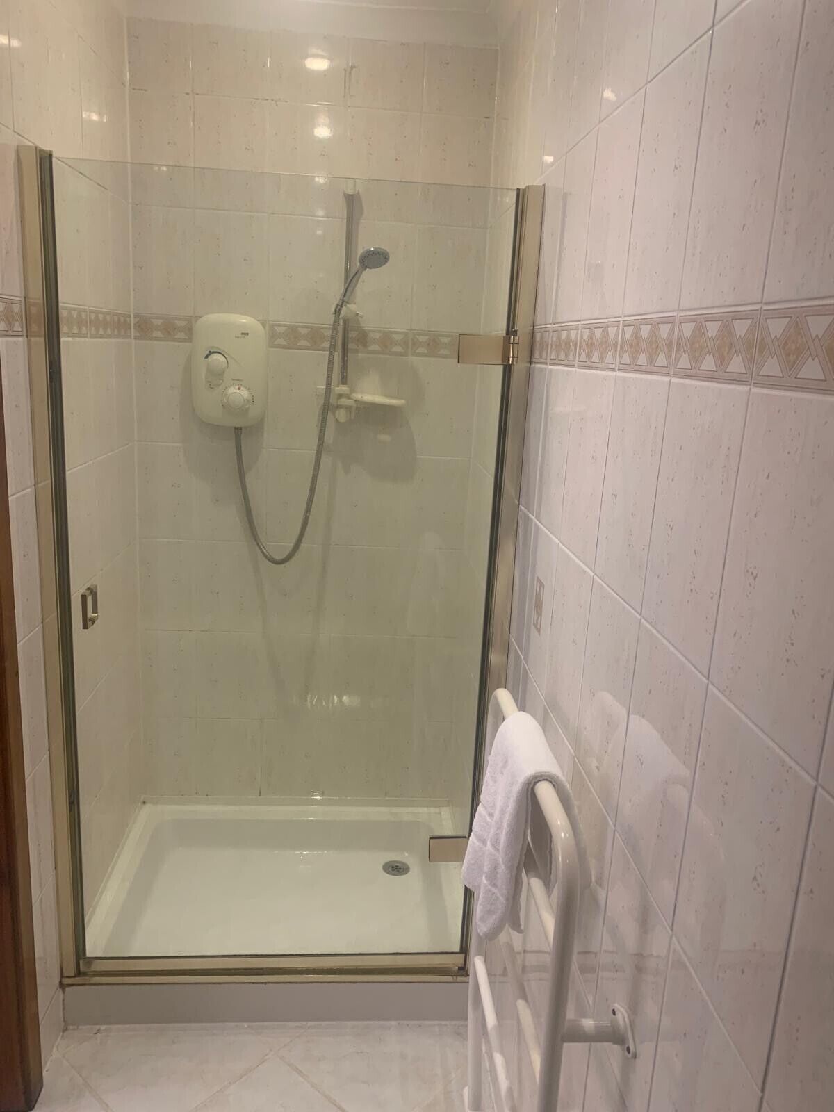 Separate tub and shower, deep soaking tub, towels