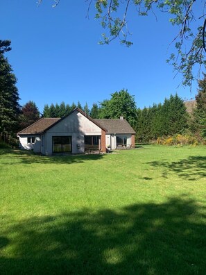 Exterior - Spean Bridge Cottage (Invergarry)
