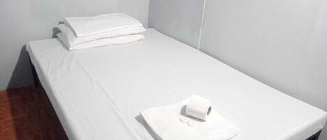 Chambre Standard double | AccĂšs au Wi-Fi (inclus), literie fournie