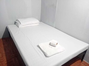 Standard Double Room | Free WiFi, bed sheets