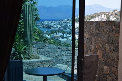 Petfriendly studio with sea view