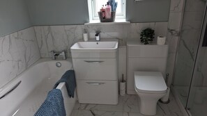 Room - Riverbank Cottage (Strath)