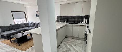 Fridge, oven, dishwasher, cookware/dishes/utensils