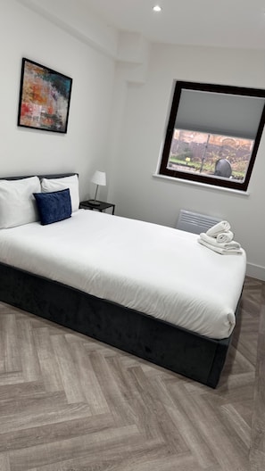 Departamento, 2 habitaciones, cocina | Tabla de planchar con plancha y wifi gratis 