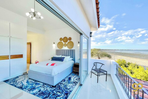 6 bedrooms, desk, iron/ironing board, free WiFi