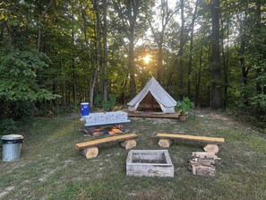 Outdoor spa tub - Bell Tent Under the Stars (Charleston)