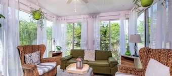 The Blue bungalow: 3-bedroom in Richmond