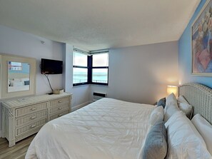 1 bedroom, iron/ironing board, Internet, bed sheets - Welcome to Lovers Key Beach Club PH4 | Pool + Beach Access (Fort Myers Beach)