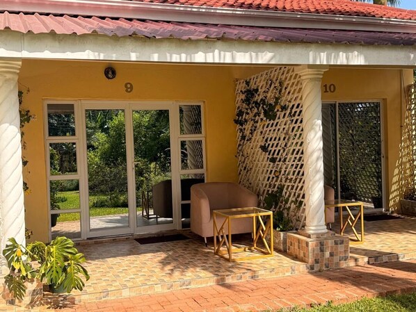 Chambre Confort, vue jardin | Terrasse/Patio
